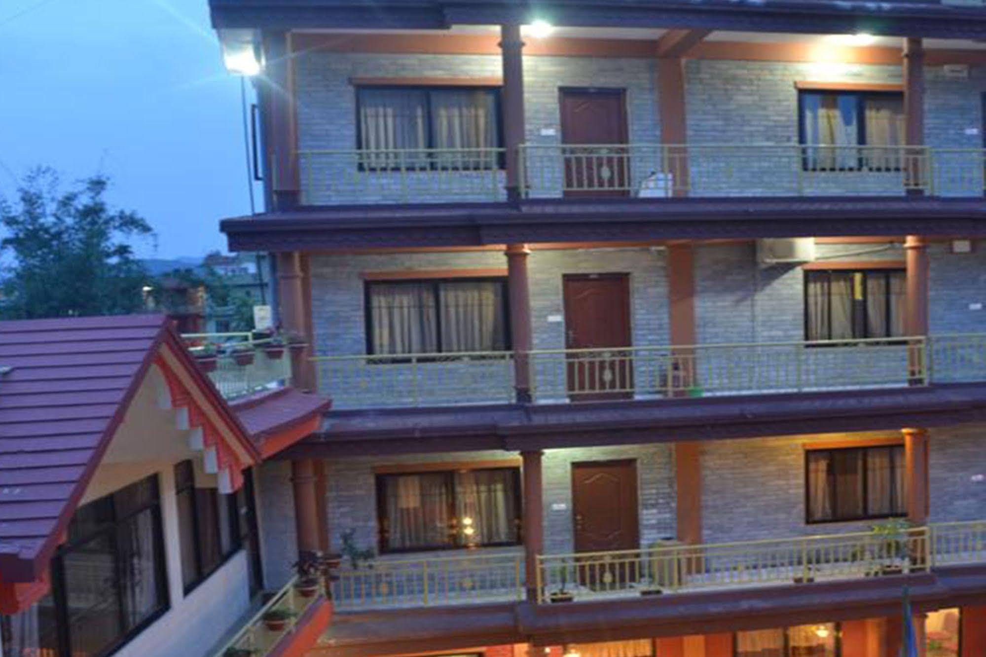 Golden Gate Hotel Pokhara Exterior photo