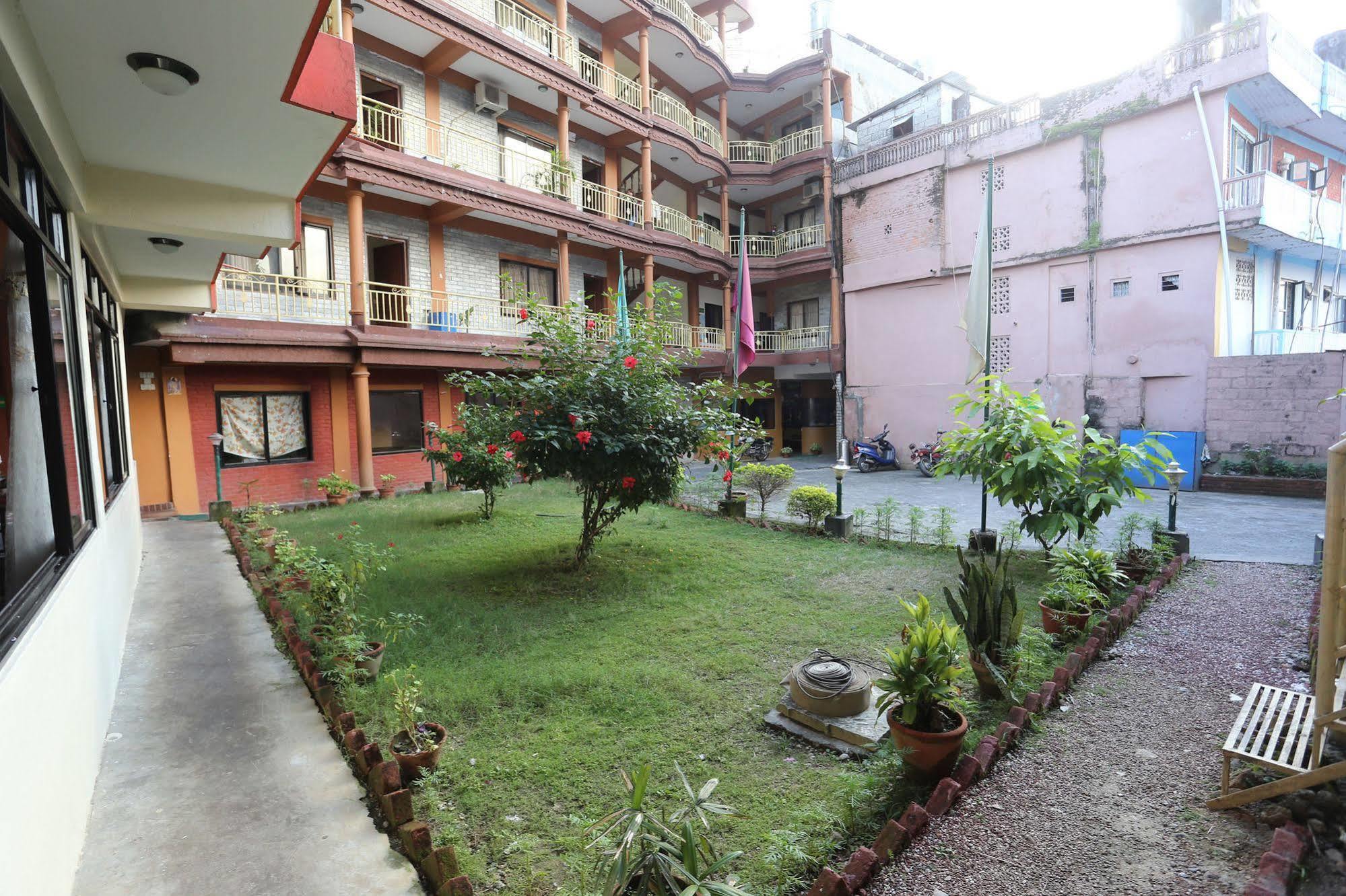 Golden Gate Hotel Pokhara Exterior photo