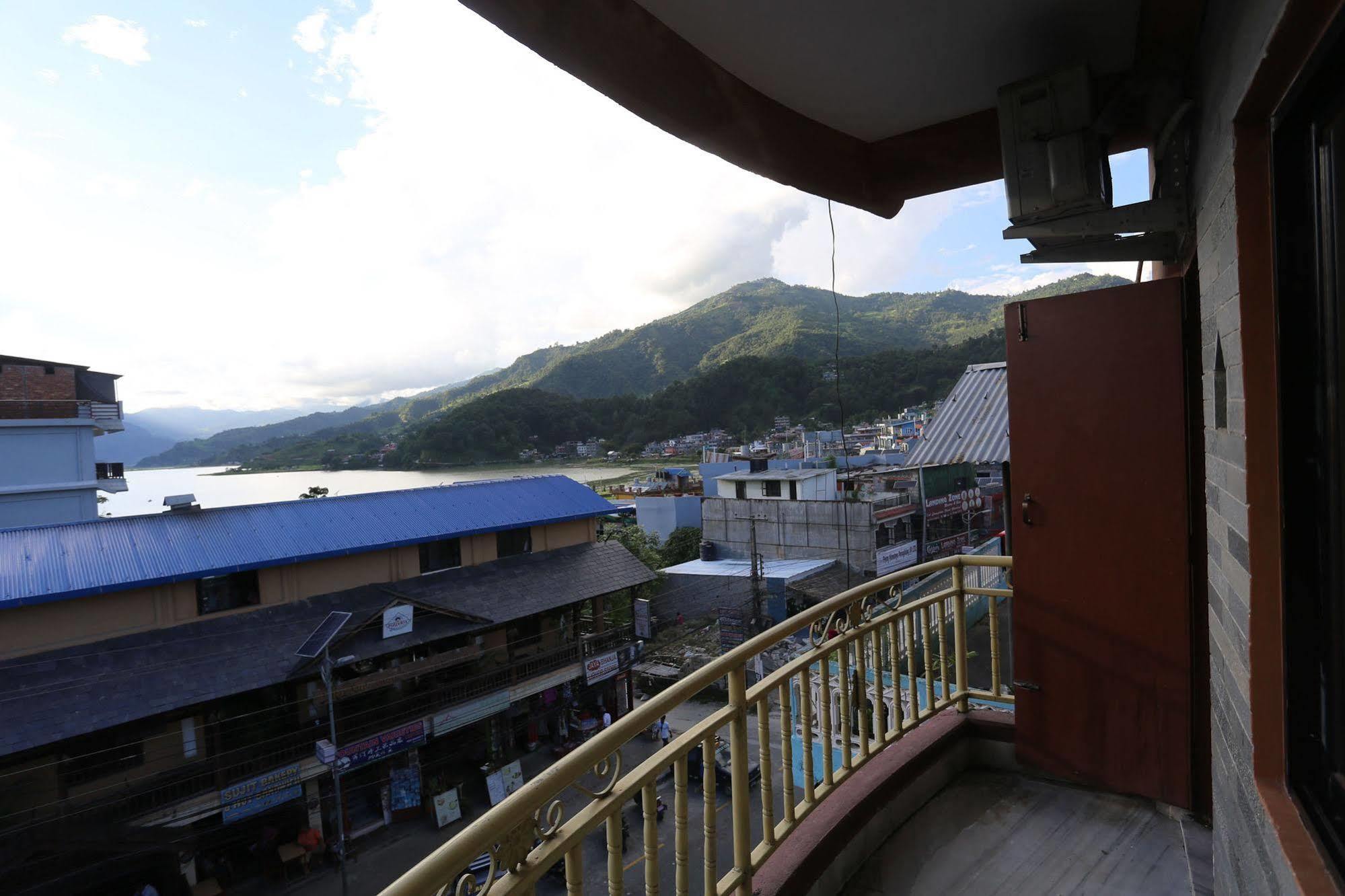 Golden Gate Hotel Pokhara Exterior photo