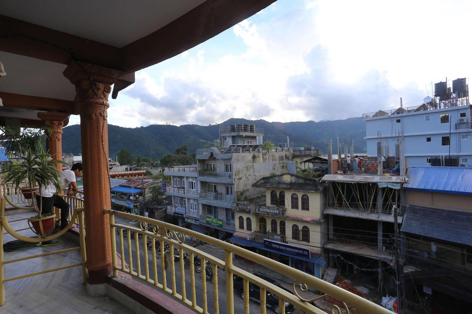 Golden Gate Hotel Pokhara Exterior photo