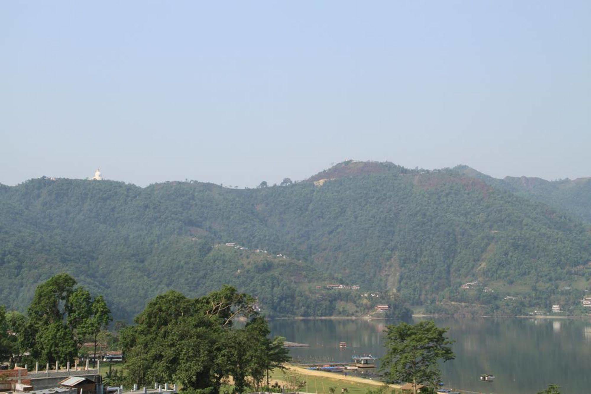 Golden Gate Hotel Pokhara Exterior photo