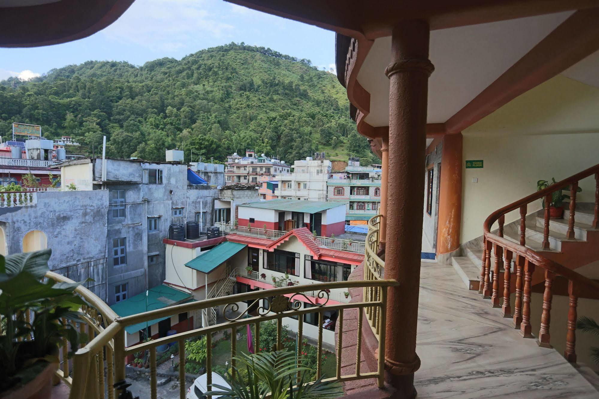 Golden Gate Hotel Pokhara Exterior photo