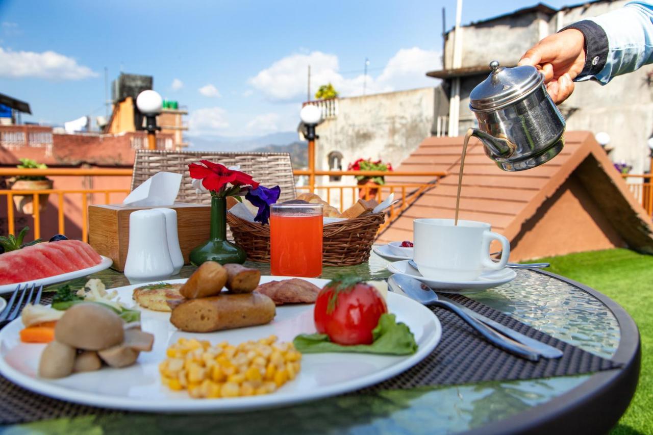 Golden Gate Hotel Pokhara Exterior photo