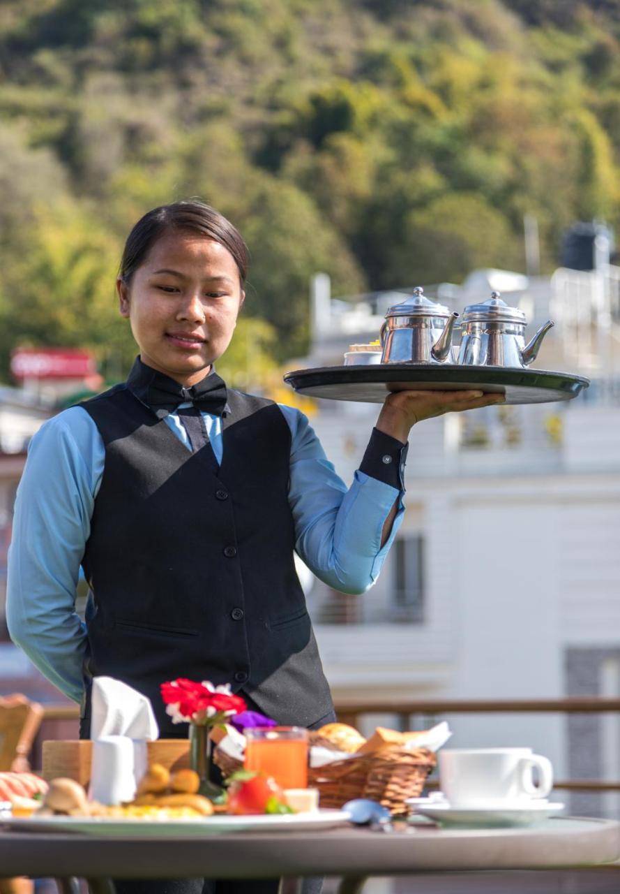 Golden Gate Hotel Pokhara Exterior photo